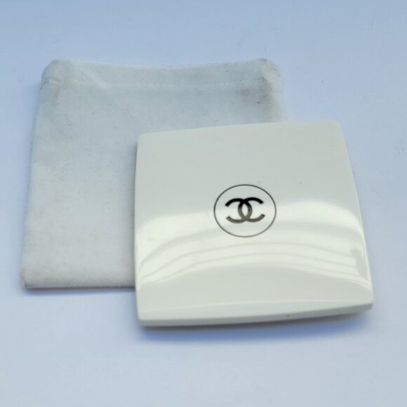 CHANEL portable compact white mirror with pouch 3" x 3" - Picture 9 of 9